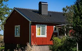 Lantligt gästrum med gratis wifi&bastu